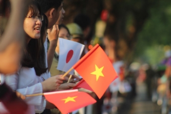 Người dân cố đô Huế hân hoan chào đón Nhật hoàng đến thăm Người dân cố đô Huế hân hoan chào đón Nhật hoàng đến thăm